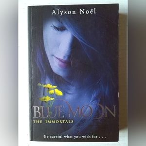 📚 Blue Moon: The Immortals Book 1